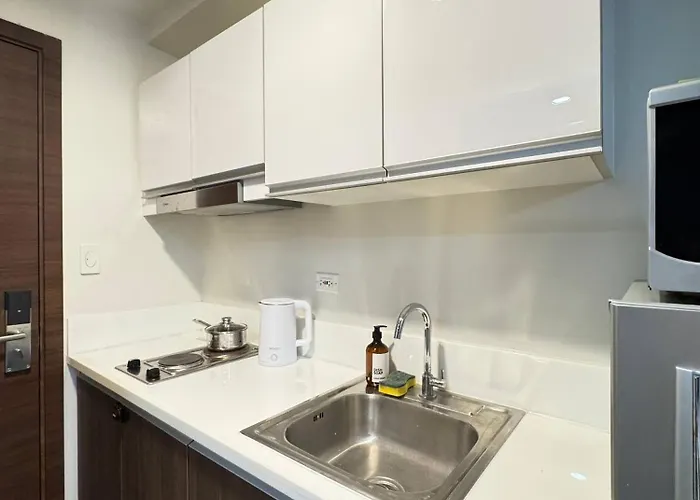 Apartment Entire In Makati Center With Fast Wifi