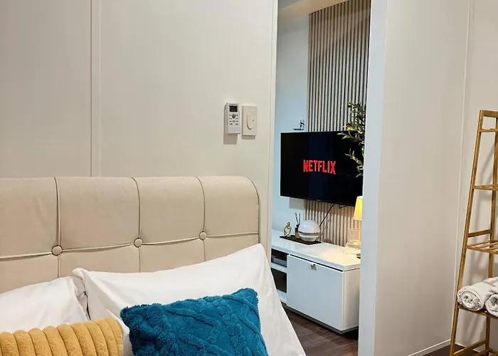 Apartment Entire In Makati Center With Fast Wifi