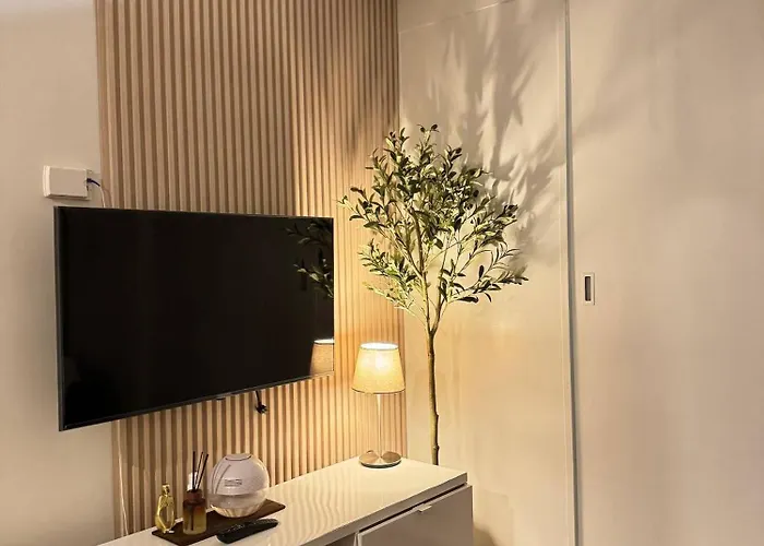 Entire In Makati Center With Fast Wifi